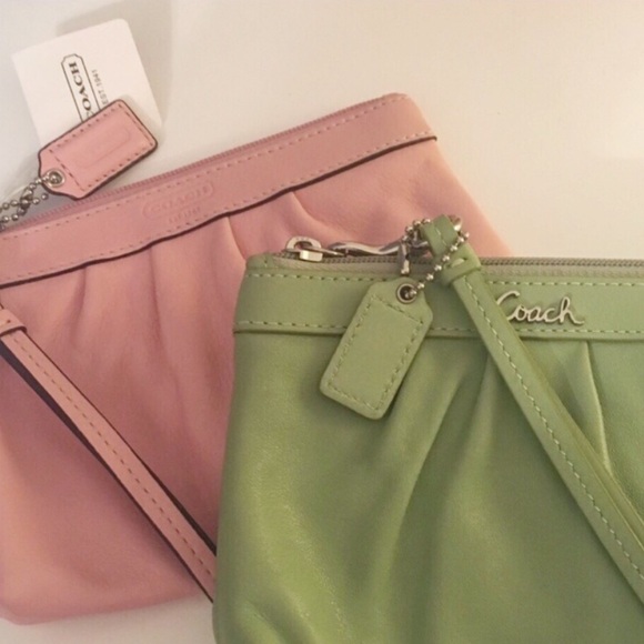 COACH PINK OR GREEN SOFT LEATHER WRISTLET - Picture 4 of 7